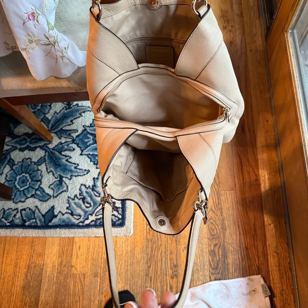 Coach Leather Beige Lexi Shoulder Bag F3198 - Picture 4 of 5